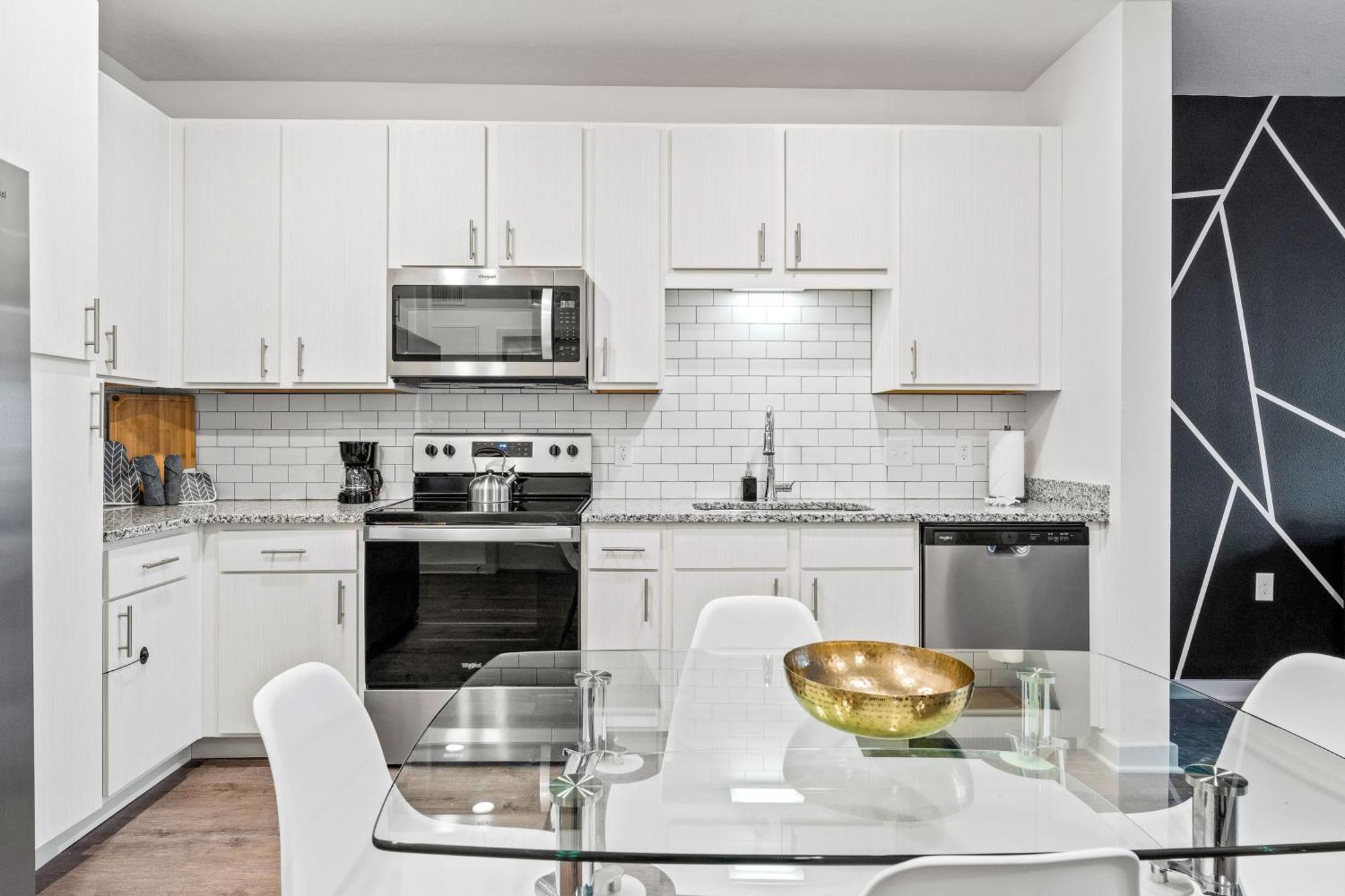 Appartamento Complete Sleek Modern 10 Min To Parks Pets Allowed, Resort-style Amenities